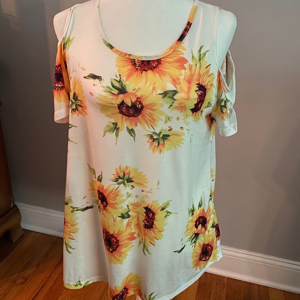 Women's Flower Design Cold Shoulder Top